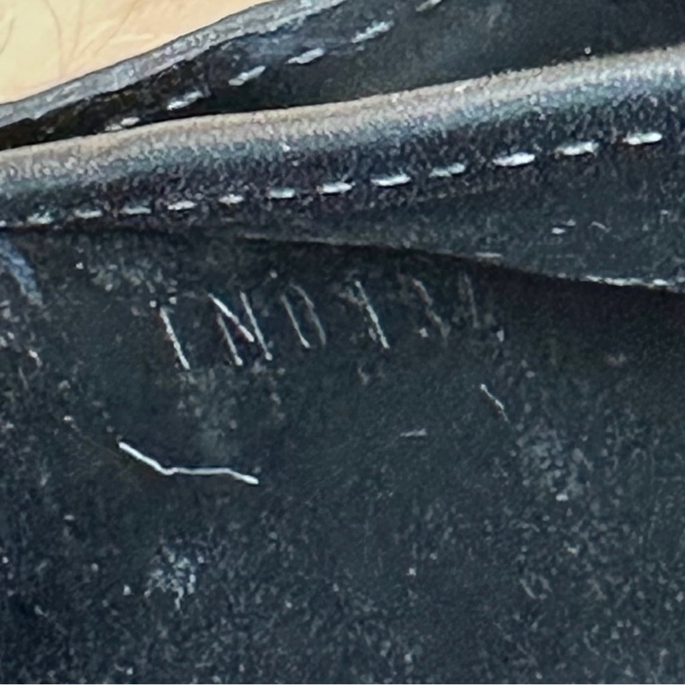 Louis Vuitton Amarante Monogram Vernis Shoulder Bag in Black Patent Leather - Picture 9 of 10